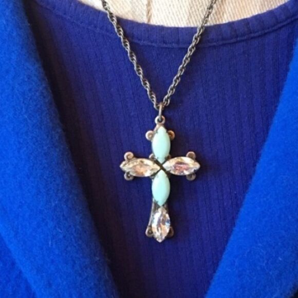 BEAUTIFUL BLUE Stone & Crystal Cross Necklace! - Picture 1 of 9